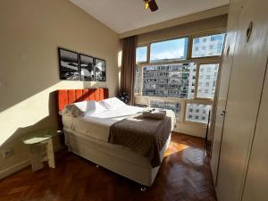 Apartamento em Copacabana com vista lateral do Mar