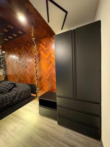 Suite Moderna y atrevida, Encadenados