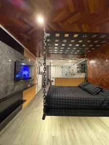 Suite Moderna y atrevida, Encadenados