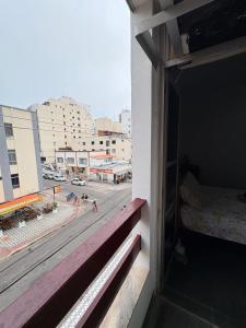 Lindo Apto na Praia do Morro, com ar condicionado, 2 quartos e 2 varandas, bem equipado com utensilios e super aconchegante