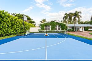 Pickleball, Heated Pool, Cold Plunge, Sauna,Bar!