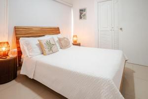 Cartagena Vibes Rooftop pool Beach access Fine dining Shopping Couples Business travelers Medical guests
