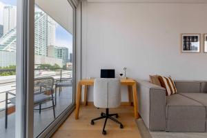 305 1Br Capitalia Modern with Rooftop Jacuzzi Gym