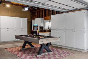 Travelers Dream Home SDSU Hot Tub Pool Table