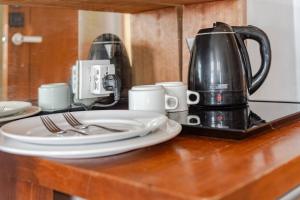 Spacious 3 Bedroom Villa, Sleeps 12, Resort Style Pool, Families and Groups, Private Kitchen, Restaurant with Room Service and Catering, Near Seminyak Beach