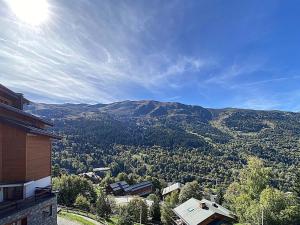 Charmant appartement 3 pièces à Méribel avec mezzanine, balcon et terrasse - FR-1-411-997