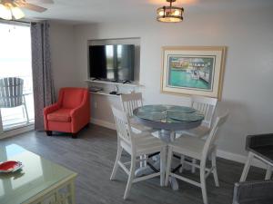 Pelican Beach 0108 by Pelican Beach Management