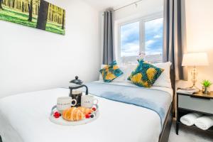 Monmouth House Aylesbury Premier Quality Accommodation For Larger Families Contractors And Professionals Sleeps Up to 6 Guests