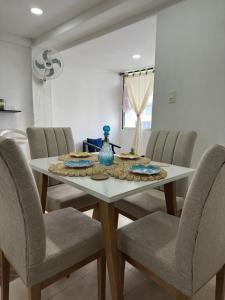 Apartamento Amplio, Central, a pocos metros de la playa, Barrio El laguito