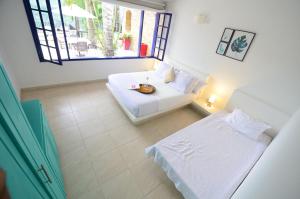 Astara by Fernando Gaitan