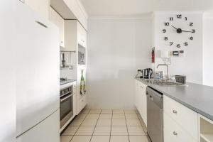 Story Bridge View Sky Home