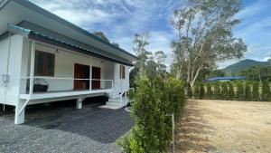 Hin Kong Hide Away 1