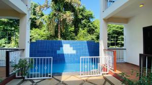 Natures Nest In Marine Gardens