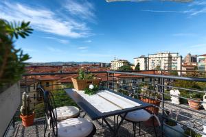Bright Penthouse with Panoramic Sunlit Terrace