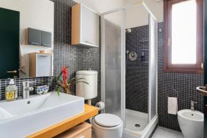 Bright Penthouse with Panoramic Sunlit Terrace