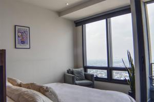Luxurious Master Suite with Awesome View, Jacuzzi, GYM & Balcony