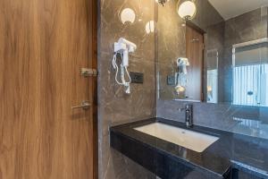 Hotel Sara Sadan - Tribhuvan International Airport