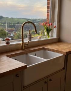 Cosy Exeter Home with Stunning Views