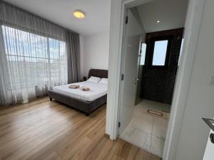 Central luxury 3 bedroom villa with pool