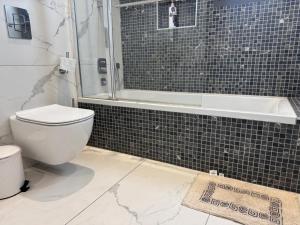 Central luxury 3 bedroom villa with pool