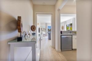 Cheerful space with a huge garden and pool