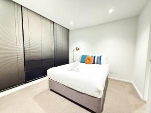 CBD Comfort 2 Beds 2 Baths Living