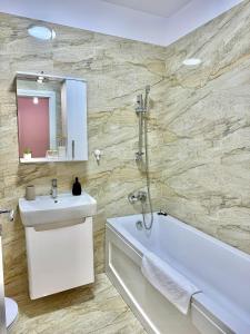 Central Spot Apartment with parking