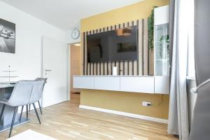 Stylish 1BR with Living Room 9 Min to Downtown Metro Nearby