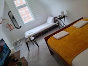 By-the-Beach, Sea view 2 bedroom Loft Apartment & Free Parking