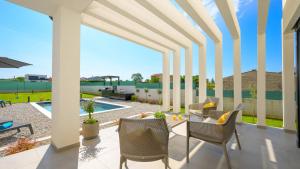 Lakeside Luxury Retreat in the Heart of Tushemisht