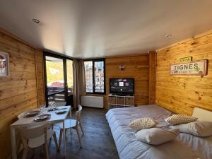 Studio cabine balcon vue montagne pieds des pistes