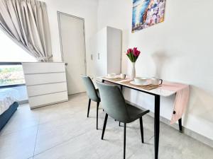 RB 1-6Pax Sunsuria Cozy Home Setia Alam SCCC Wi-Fi