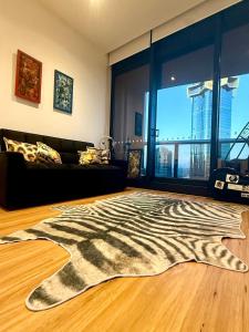 Sky High Southbank Prima Pearl Tower - 2BR apartment
