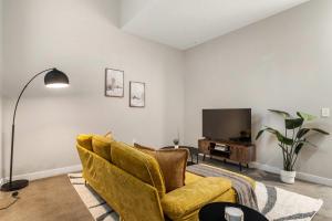 CozySuites Modern 1BR OTR District #01
