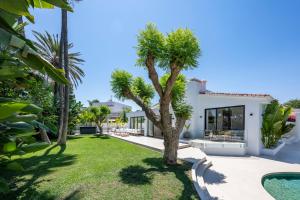 Villa Peman Luxurious Beachside Villa