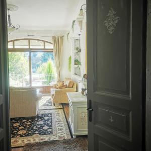 Kúria apartman with private jacuzzi and pool