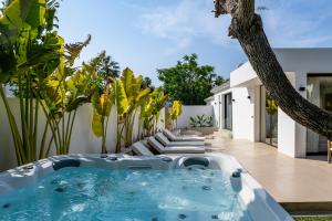 Villa Peman Luxurious Beachside Villa