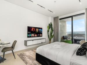 Modern Studio with Jacuzzi and Premium Amenities