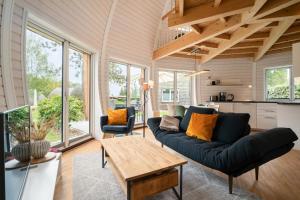 Kugelhaus Kirana - Ruhiges Naturdomizil in runder Bauweise am Waldrand des Tollensesees