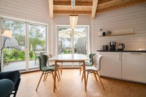 Kugelhaus Kirana - Ruhiges Naturdomizil in runder Bauweise am Waldrand des Tollensesees