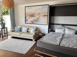 Luxury Studio, Hillside View in Mettau,