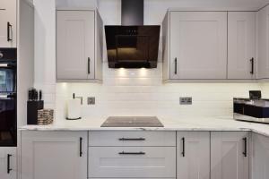 Gated Driveway Parking NEW Walk to City Centre