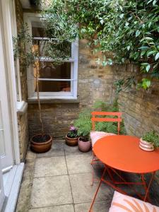 Peaceful duplex apartment with patio in Central London