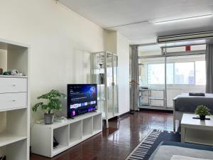 Central 1BR 50sqm Walk to BTS City Center