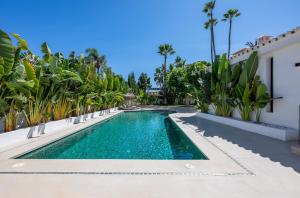 Villa Peman Luxurious Beachside Villa