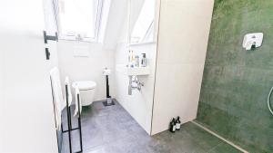 ALFA Stuttgart Einzelzimmer Teeküche Porsche Bosch l Gemeinschaftsbad WIFI SmartTV l Single room with kitchenette and shared bathroom BS21A10