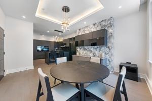 Upscale Upper Berkeley Street Townhouse