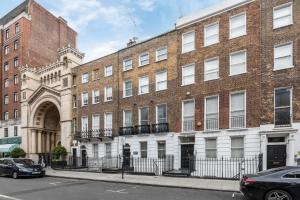 Upscale Upper Berkeley Street Townhouse