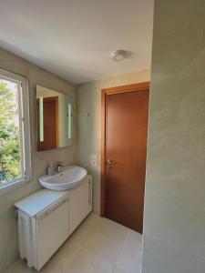 Chic City Retreat - Stylish Apartment in Bllok, Tirana