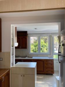 Chic City Retreat - Stylish Apartment in Bllok, Tirana